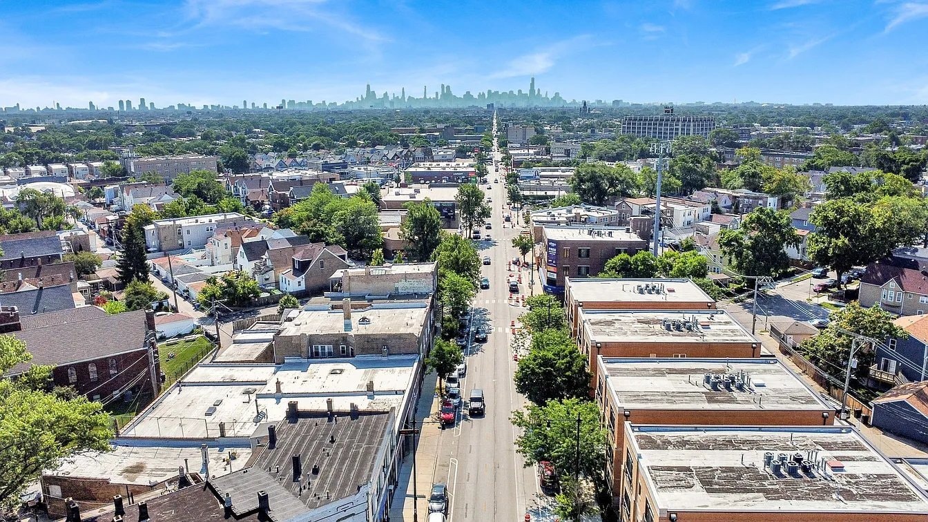 Building Photo - 4143 W Roscoe St