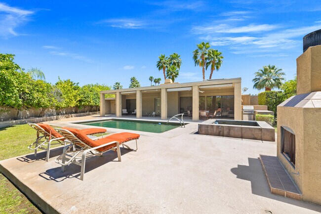 Building Photo - 70520 Gardenia Ct