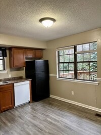 Building Photo - 426-428 Sioux Trail