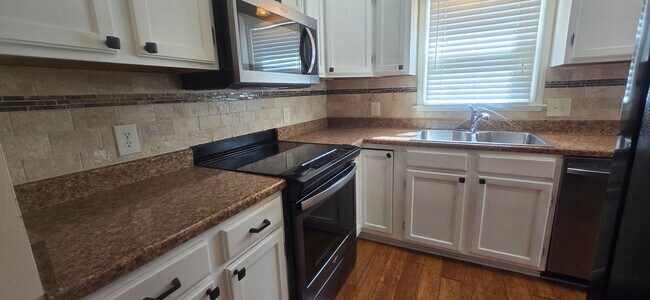 Building Photo - 3313 Fort Harrods Ct