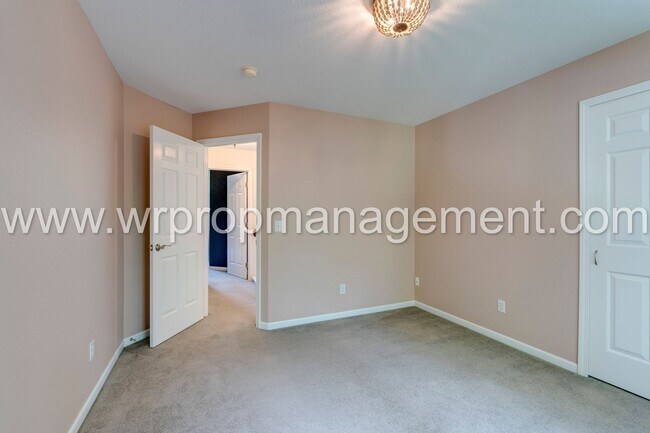 Building Photo - 4 Bed 3 Bath Home in Lambertville