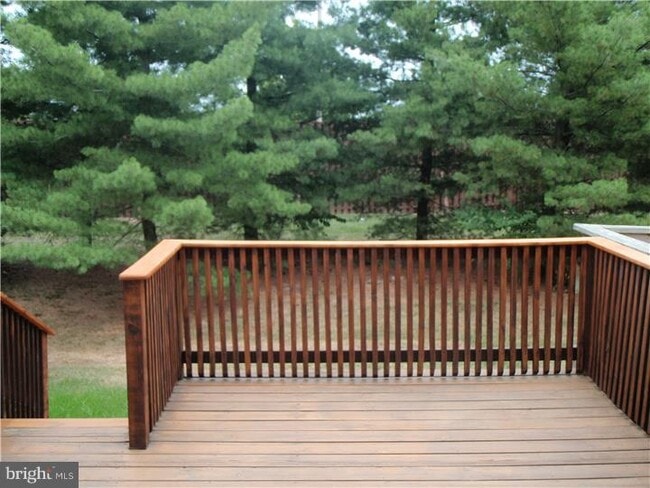 Building Photo - 404 Hopkins Ct