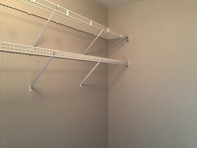 Building Photo - 1559 Parkside Dr