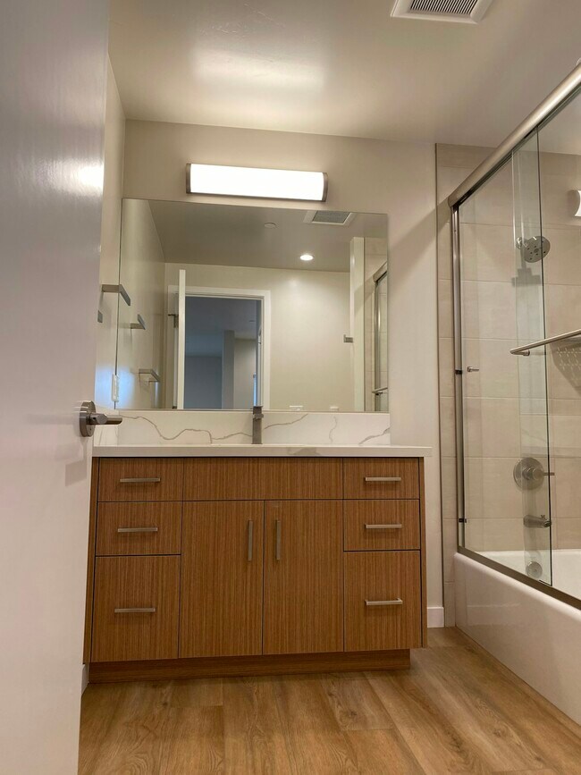 Building Photo - 691 Stoneridge Drive, Unit ADU