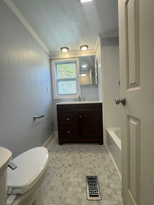 Building Photo - 3 bedroom in Sharon
