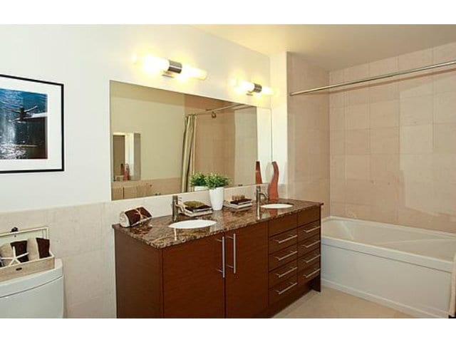 Building Photo - 301 Main St