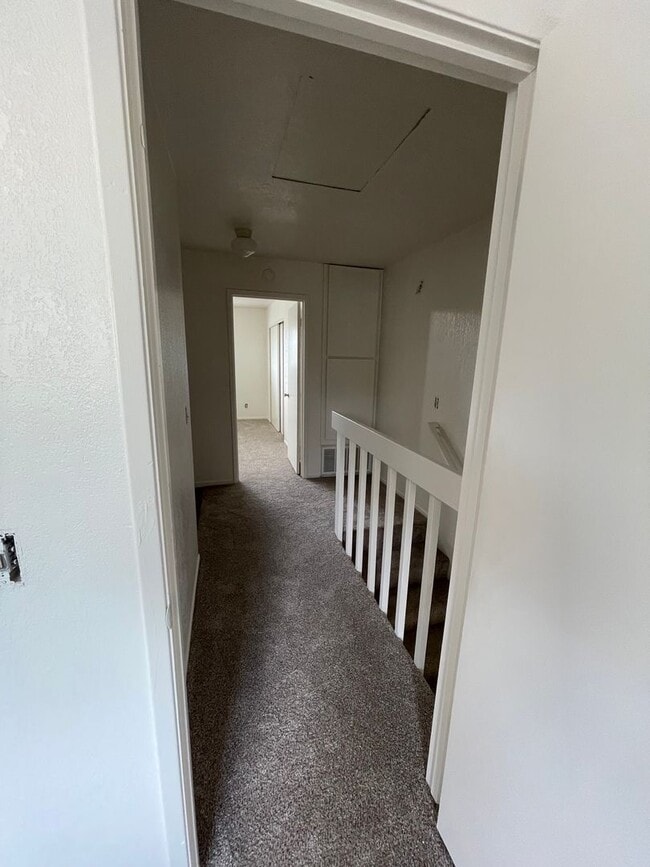 Building Photo - Charming Townhouse (2 Bed / 1.5 Bath)