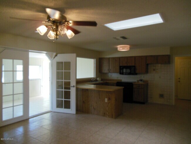 Building Photo - 7203 W Hatcher Rd