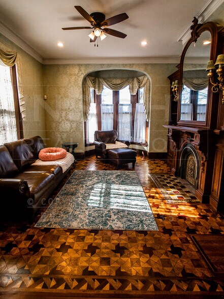 Building Photo - 61 Pond St