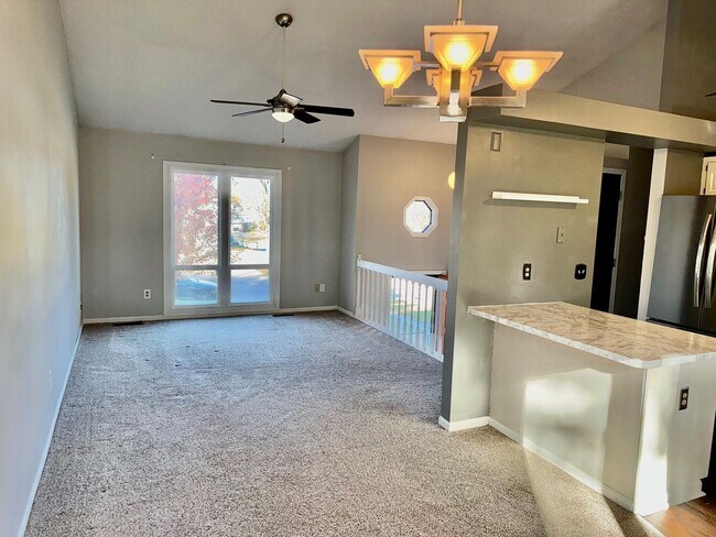 Building Photo - Updated 3-Bedroom Home Near Standing Bear Lake