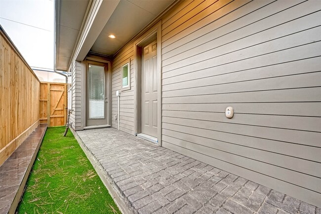 Building Photo - 2234 Lou Ellen Ln