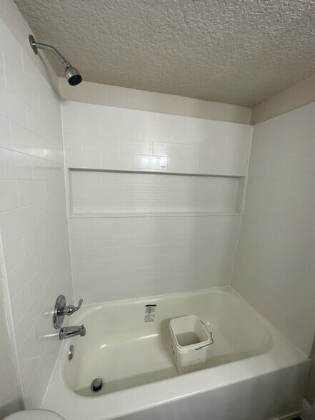 Building Photo - 1172 Calle Del Rey