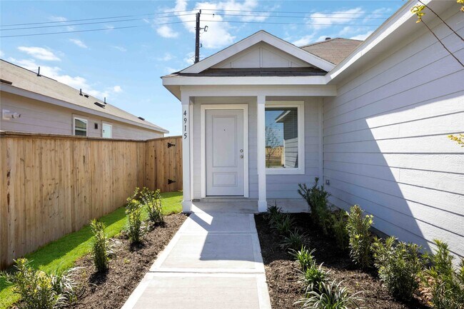 Building Photo - 4915 Esperanza Ter Dr