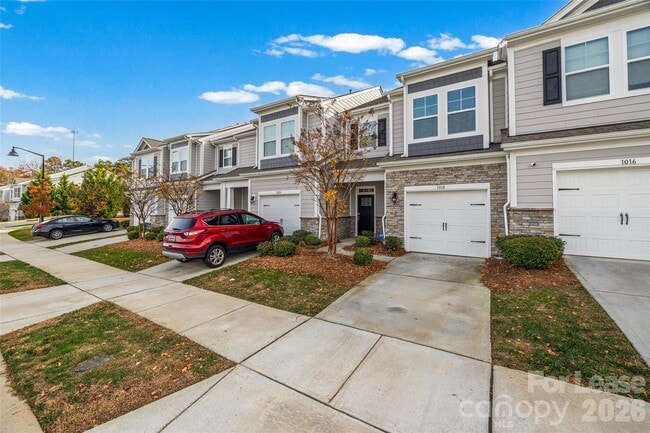 Building Photo - 1018 Chicory Trce