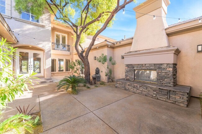 Building Photo - Queensridge Beauty - 5 bedroom on a 1/4+ acre lot