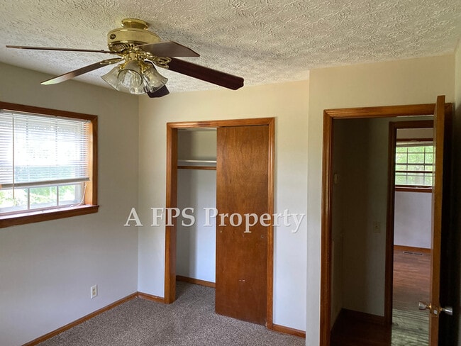 Building Photo - 583 S Holcomb Rd SW