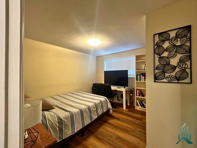 Building Photo - Completely Renovated 3 bed/2 bath Home