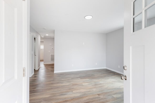Building Photo - 6900 Seaver Dr NW