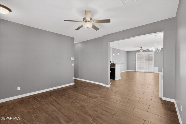 Building Photo - 320 S Manzanita Dr