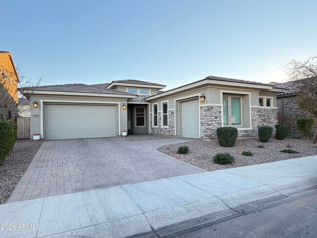 Building Photo - 10849 E Thunderbolt Ave