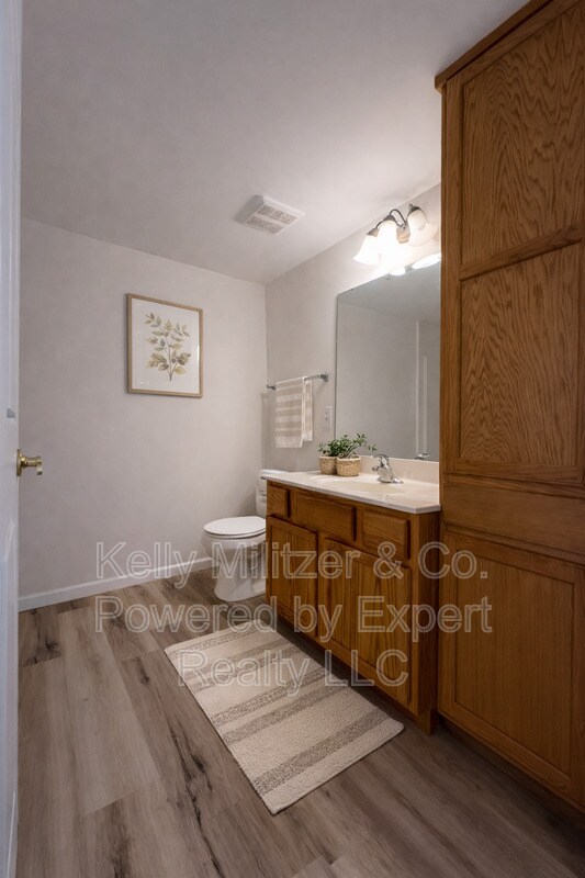 Building Photo - 406 S Church St