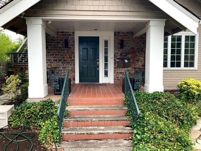 Building Photo - 1 Bedroom Bungalow in Downtown Eugene