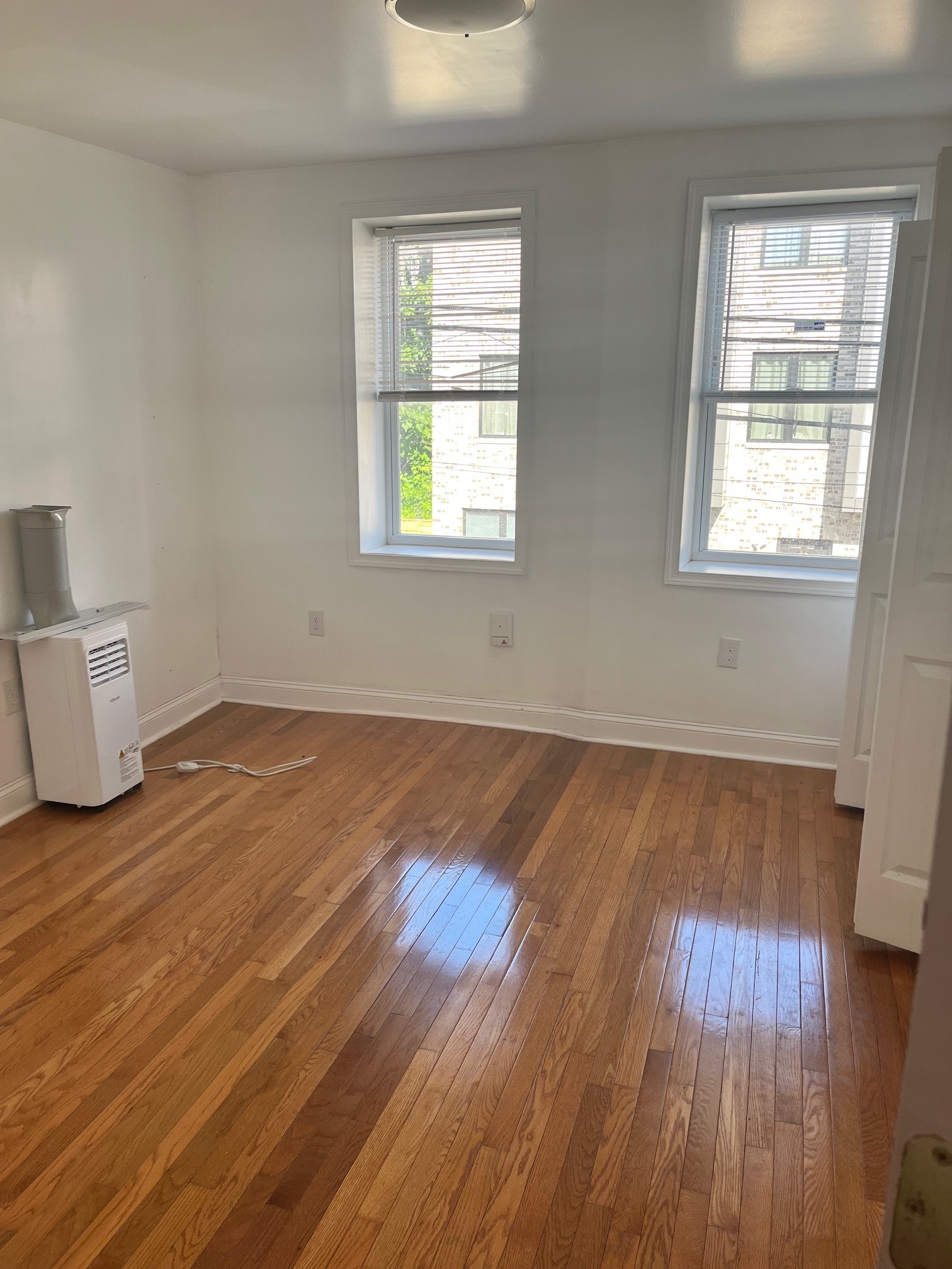 Building Photo - 901-3 Diamond St