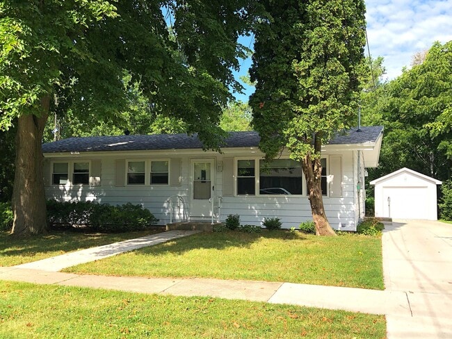 Primary Photo - 213 N 5th Ave