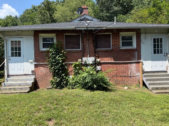 Building Photo - Swannanoa - Newly Renovated Beacon Village Cottage