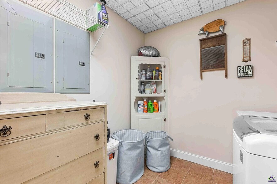 Building Photo - 154 Mossland Dr