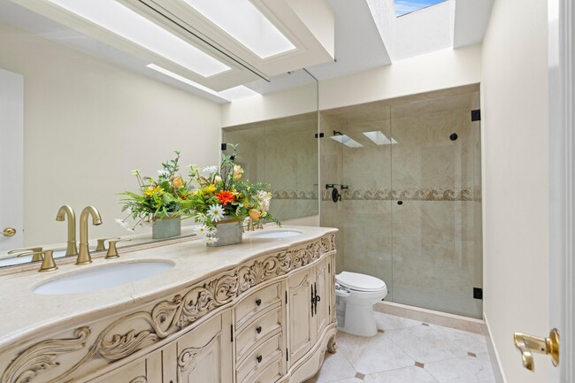 Building Photo - 1801 SE Hillmoor Dr