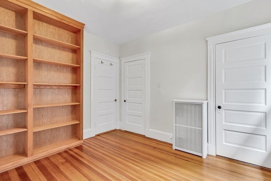 Building Photo - 9 Victoria St