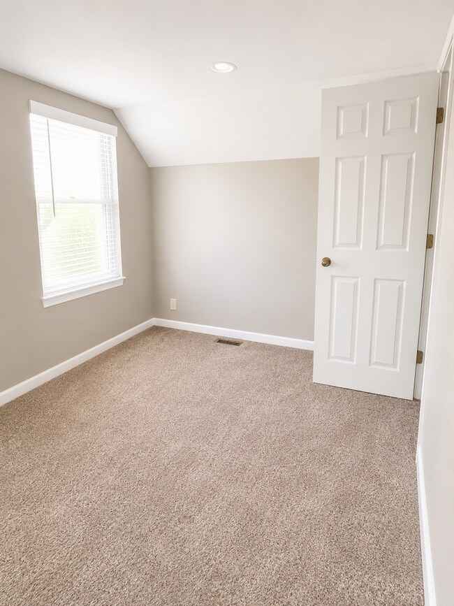 Building Photo - 3 Bed / 1 Bath Home in Dubuque