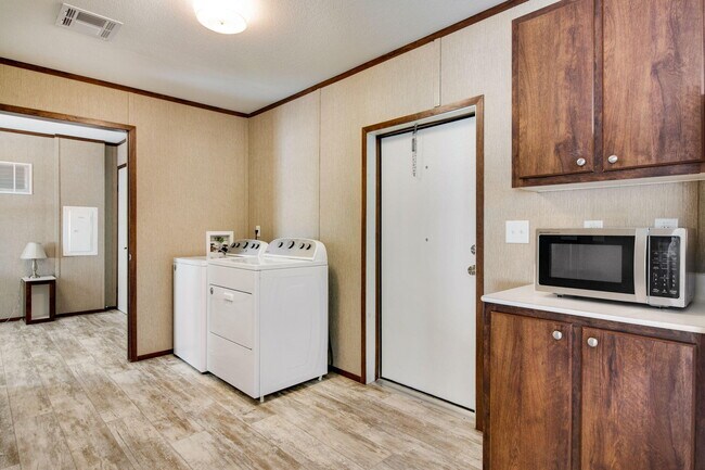 Building Photo - 396 Peachtree Cir