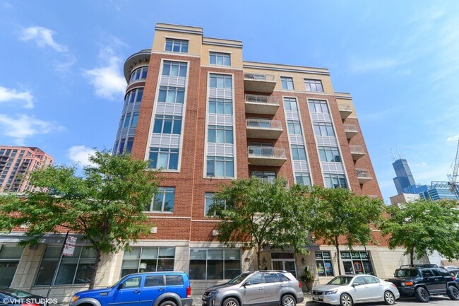 Building Photo - 657 W Fulton St