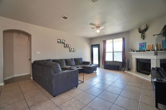 Building Photo - 18621 Dry Pond Dr