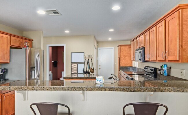 Building Photo - 3 BR 2.5 BA Glendale