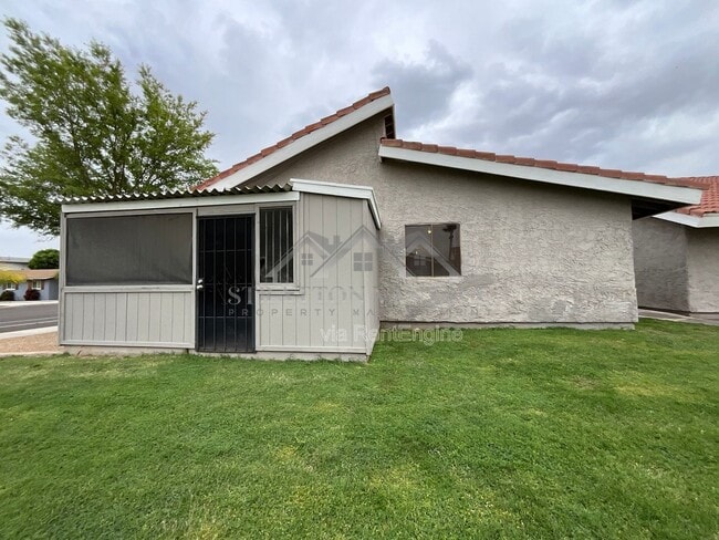 Building Photo - 405 E Bruce Ave