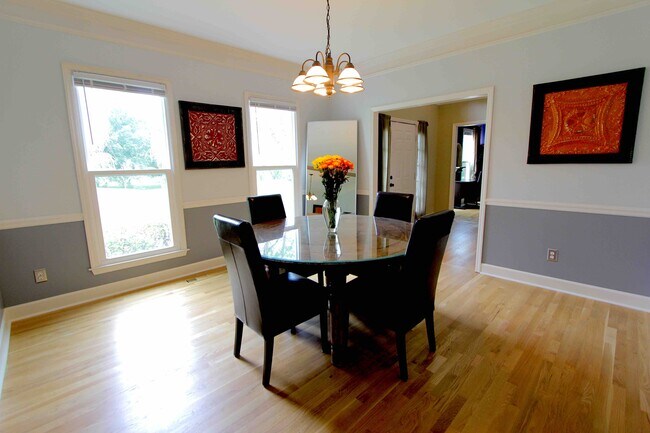 Building Photo - 5711 Chadwick Ln