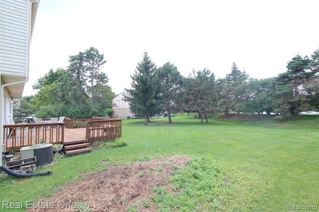 Building Photo - 5590 Greenbriar Dr