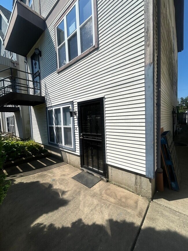 Building Photo - 6538 S Kenwood Ave