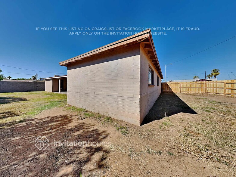 Building Photo - 3409 W Poinsettia Dr