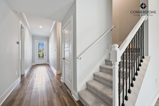 Building Photo - 4 Bedroom in a Gated Community