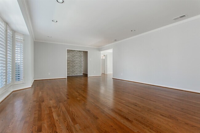 Building Photo - 6926 Colfax Dr
