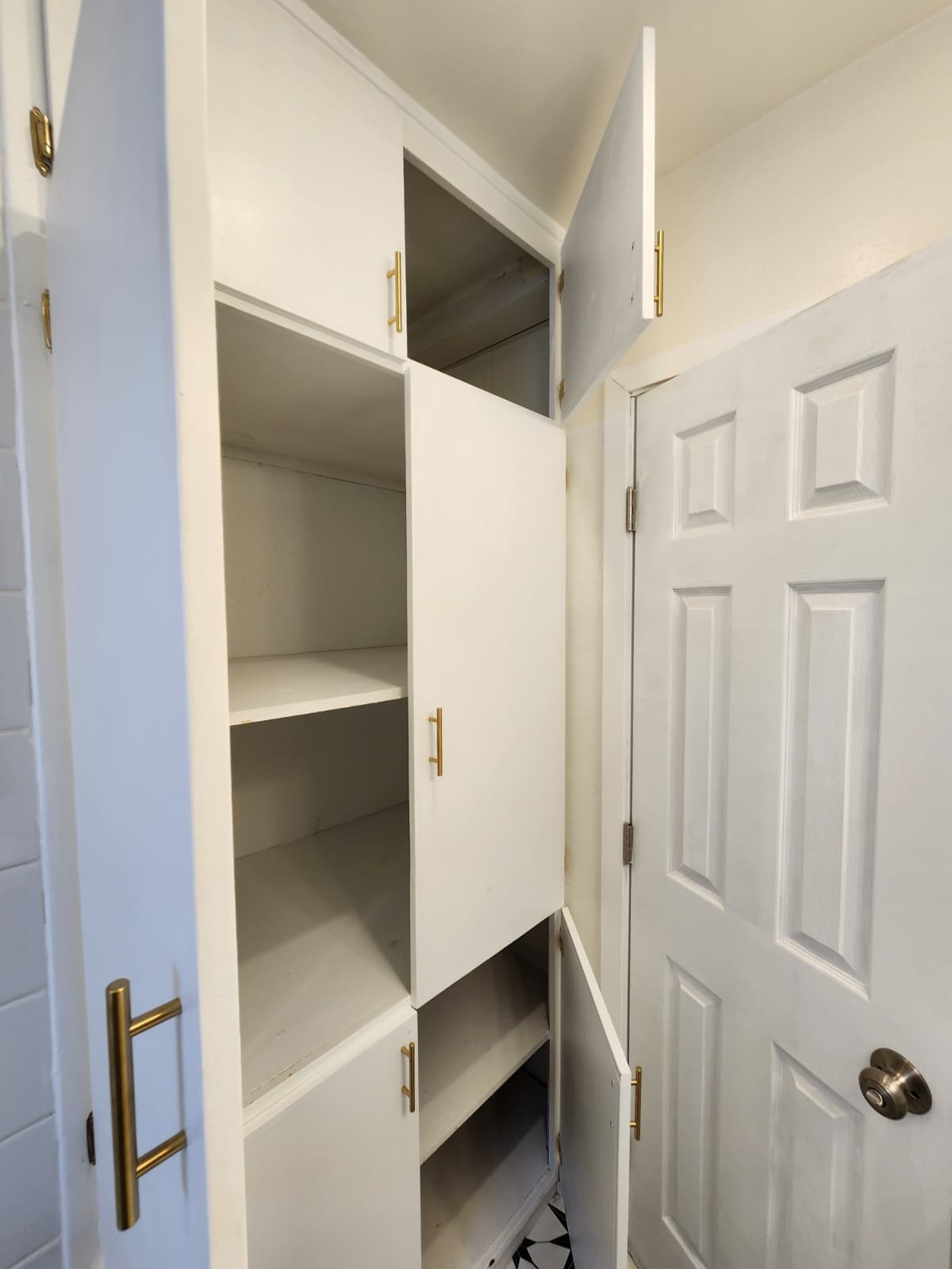 Building Photo - 1414 S Orange Grove Ave