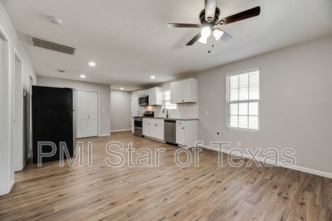 Building Photo - 4702 Collins Ave