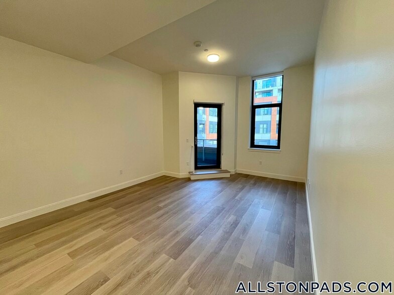 Building Photo - 1079 Commonwealth Ave