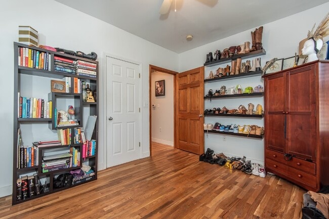 Building Photo - 4048 Walsh St