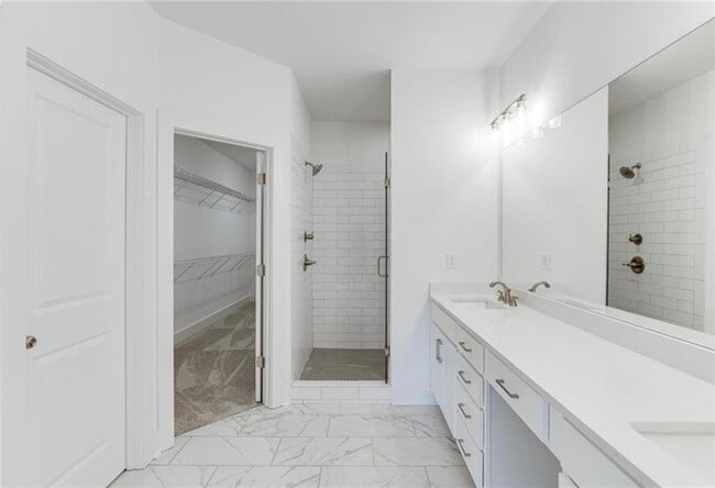 Building Photo - 5603 W Pine St