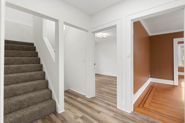 Building Photo - 2416 Sherry Rd